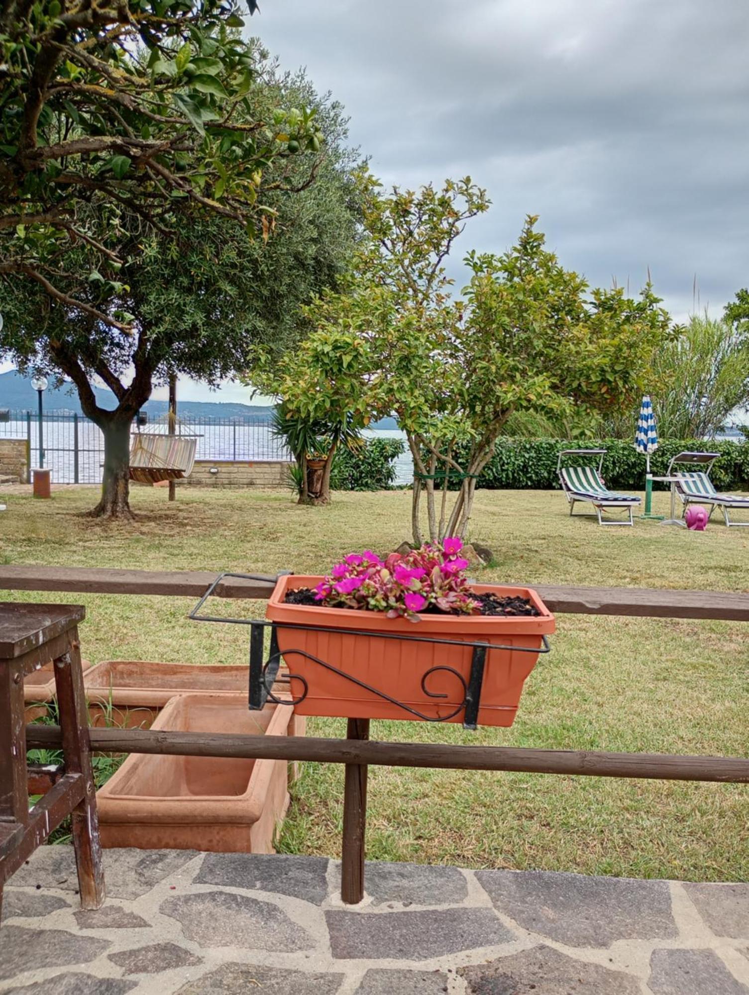 Independent Villa With Private Beach On The Lake Bracciano  Esterno foto